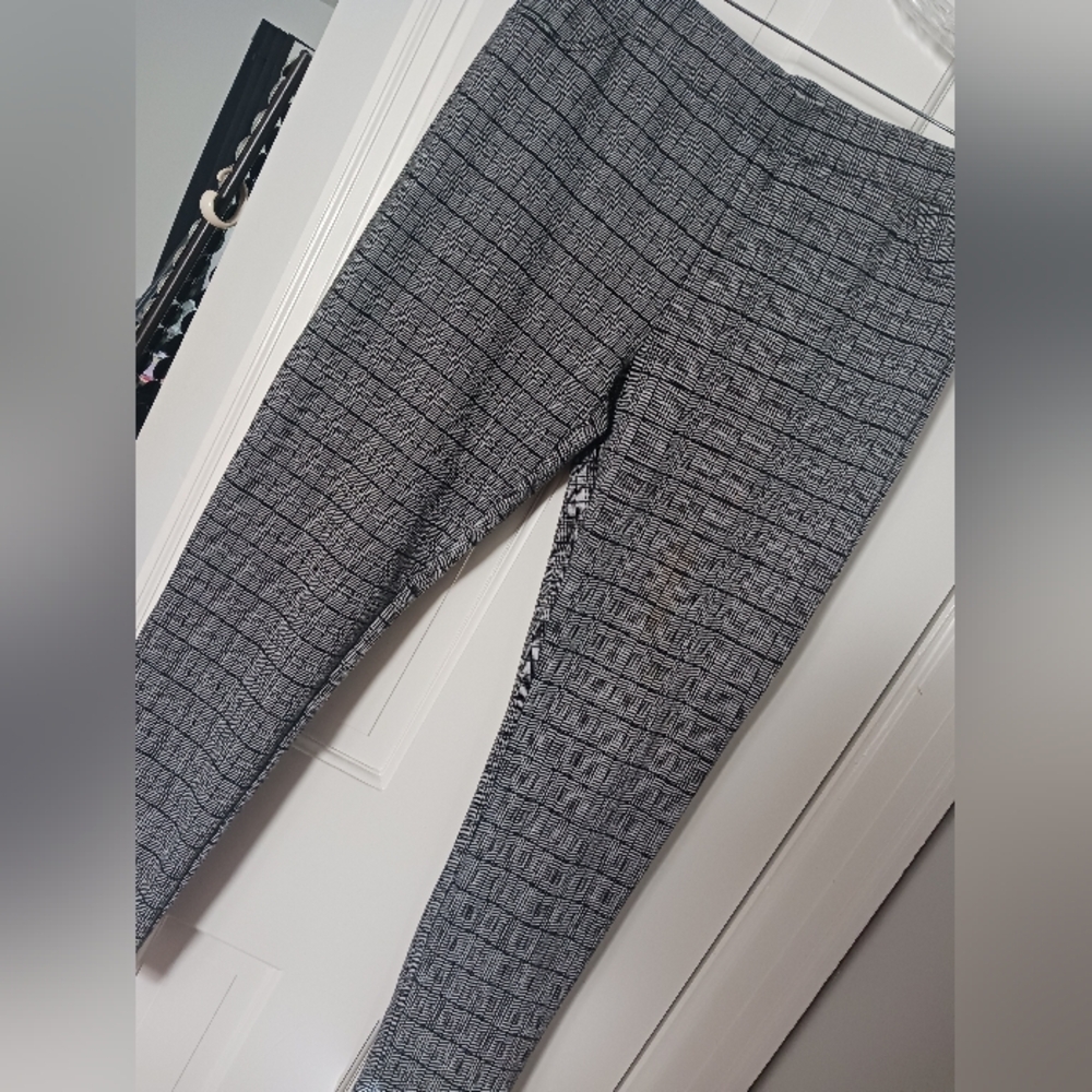 White and black Plaid pant.